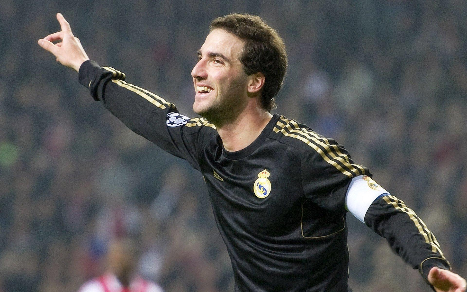 拜仁主帅弗里克公开澄清，医疗团队专业能力毋庸置疑，内部团结是取胜基石