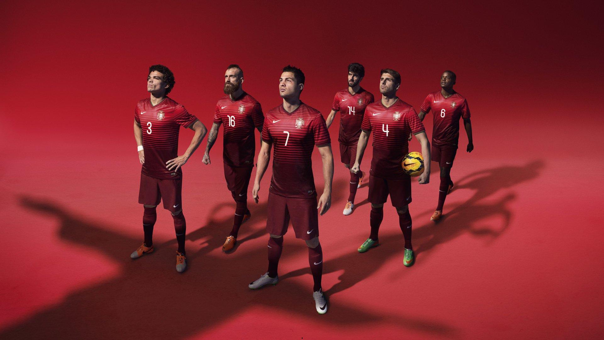 沪上双雄境遇迥异，历史积淀与时代变革下的球迷情感选择探析