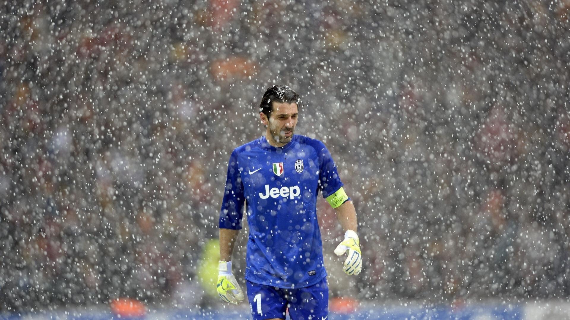 帕尔默观赛裹成北极熊?球迷笑侃,哥们,斯坦福桥这么冷吗?